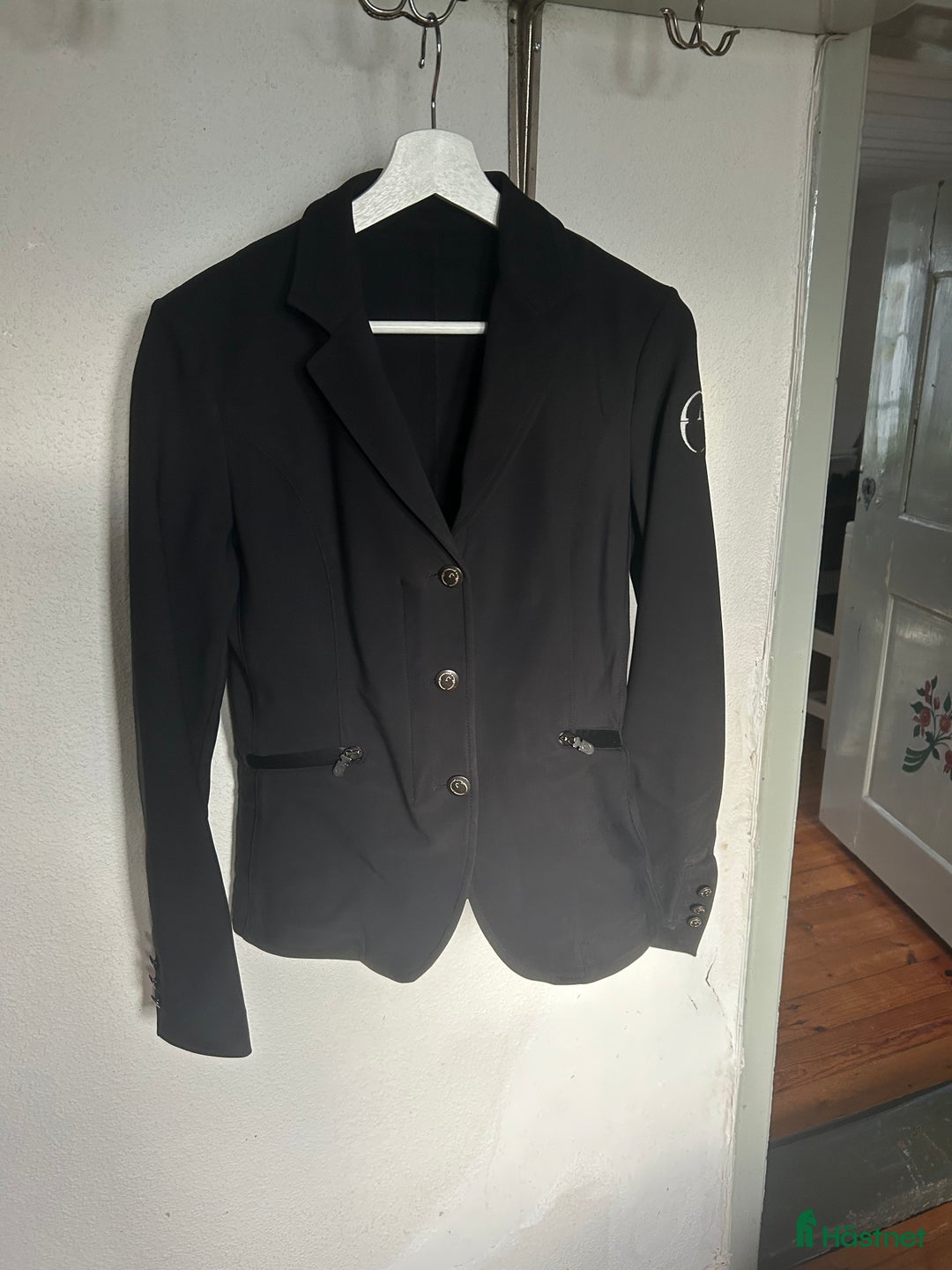 Jackor & Kavajer ryttarutrustning till salu: Vestrum svart it 42 i Klintehamn - Annons 2