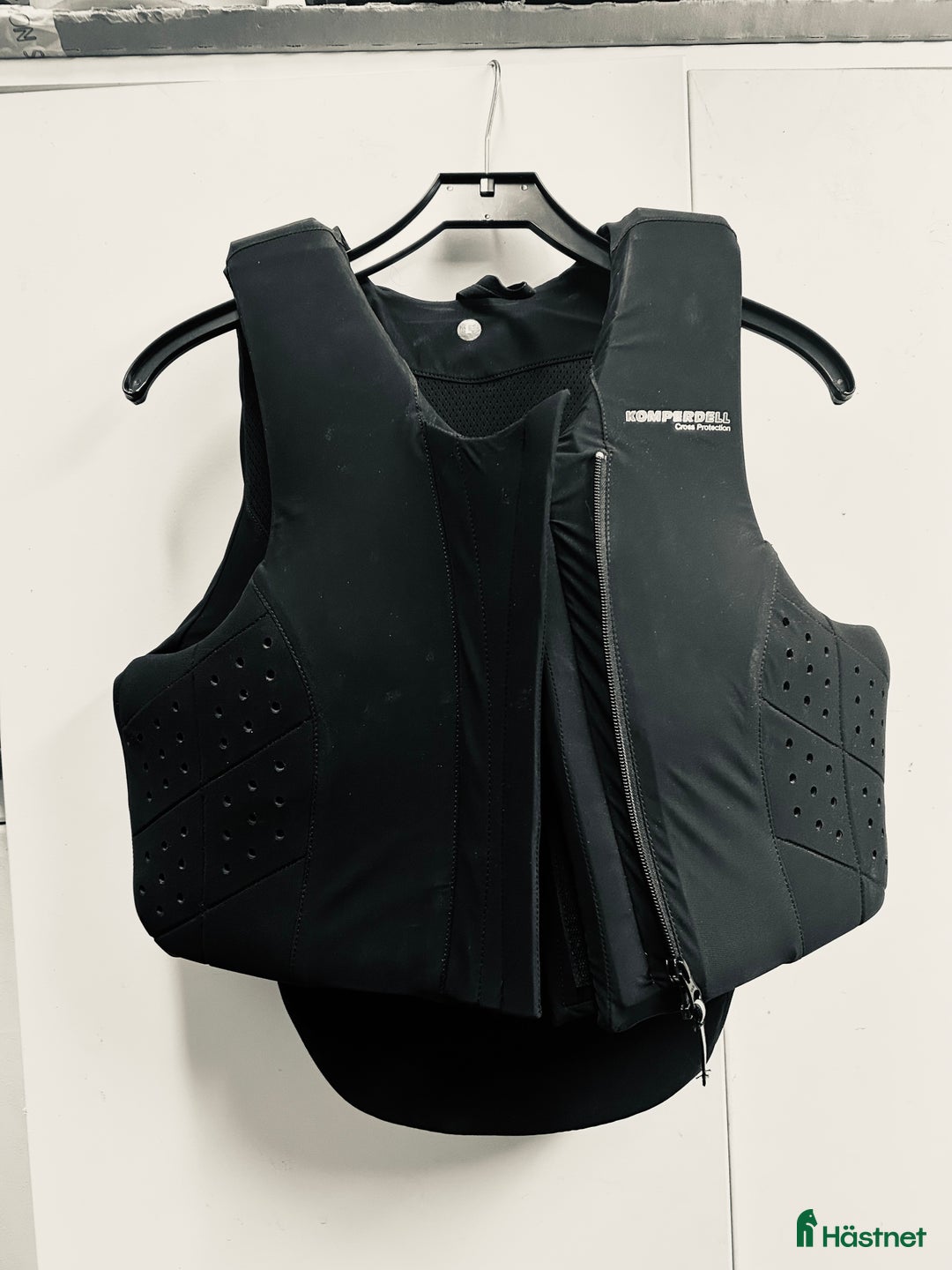 Säkerhetsvästar ryttarutrustning till salu: Säkerhetsväst i Vallda - Annons 1