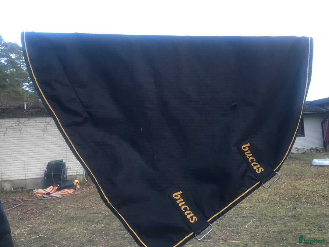 Täcken hästutrustning till salu: Bucas regntäcke Irish Turnout 50 gram i Visby - Bild 5