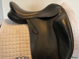 Sadlar hästutrustning till salu: Dressyrsadel Lippo Integro i Uppsala - Annons 3
