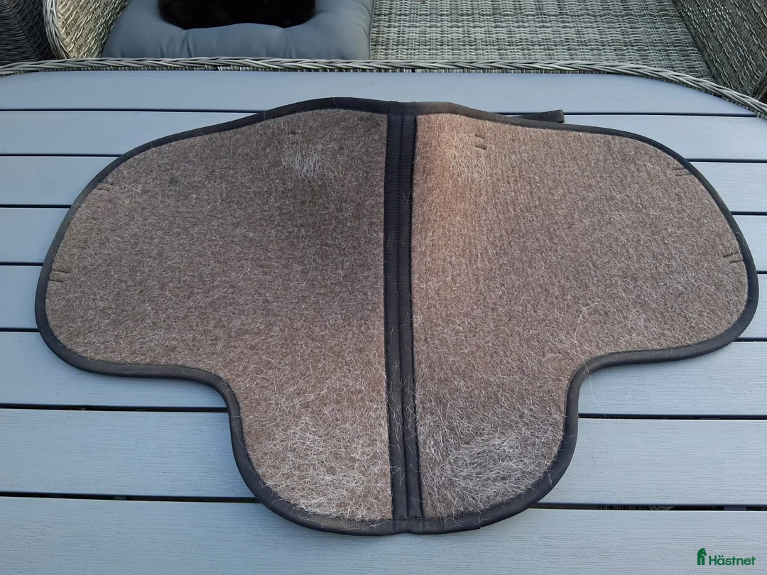 Schabrak & Vojlockar hästutrustning till salu: Diverse schabrak, paddar & vojlockar i Ljungbyholm - Annons 6