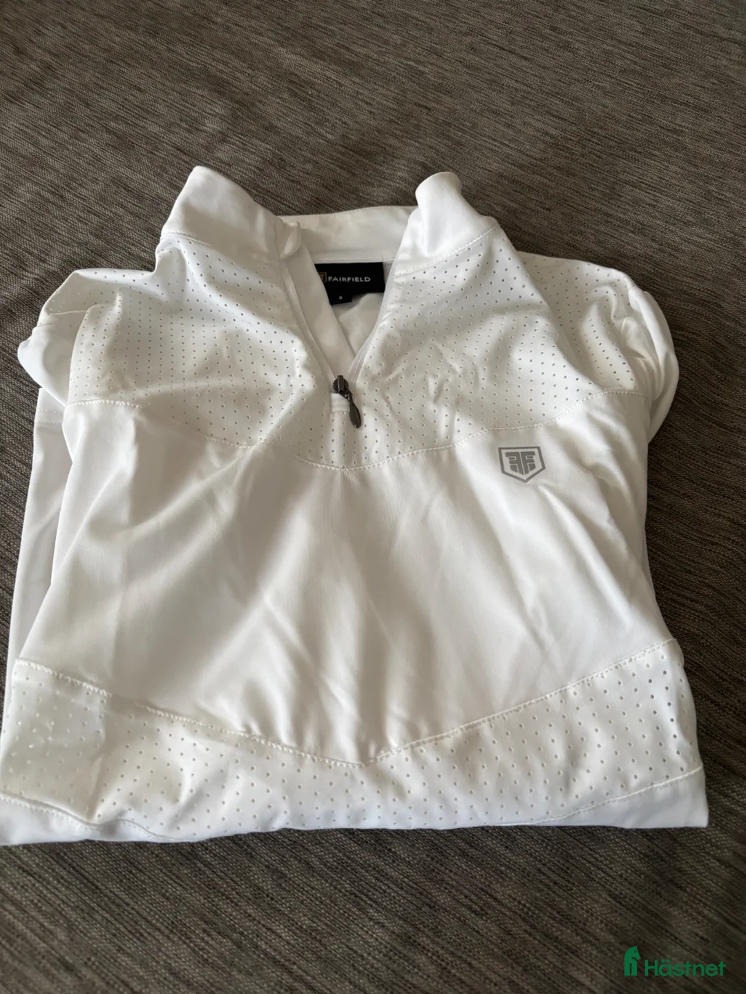 Övrigt Ridkläder ryttarutrustning till salu: Vit ridtröja - Annons 1