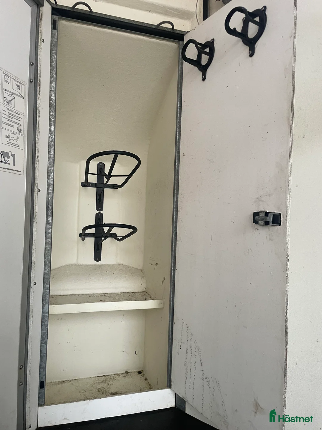 Hästtransporter  fordon & transport till salu: Stort Thulesläp - lasta två hästar i Flyinge - Annons 3