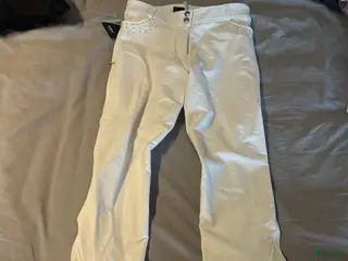 Ridbyxor ryttarutrustning till salu: Helt nya vita CRW byxor med lappen kvar🤍 i Kiruna - Annons 2
