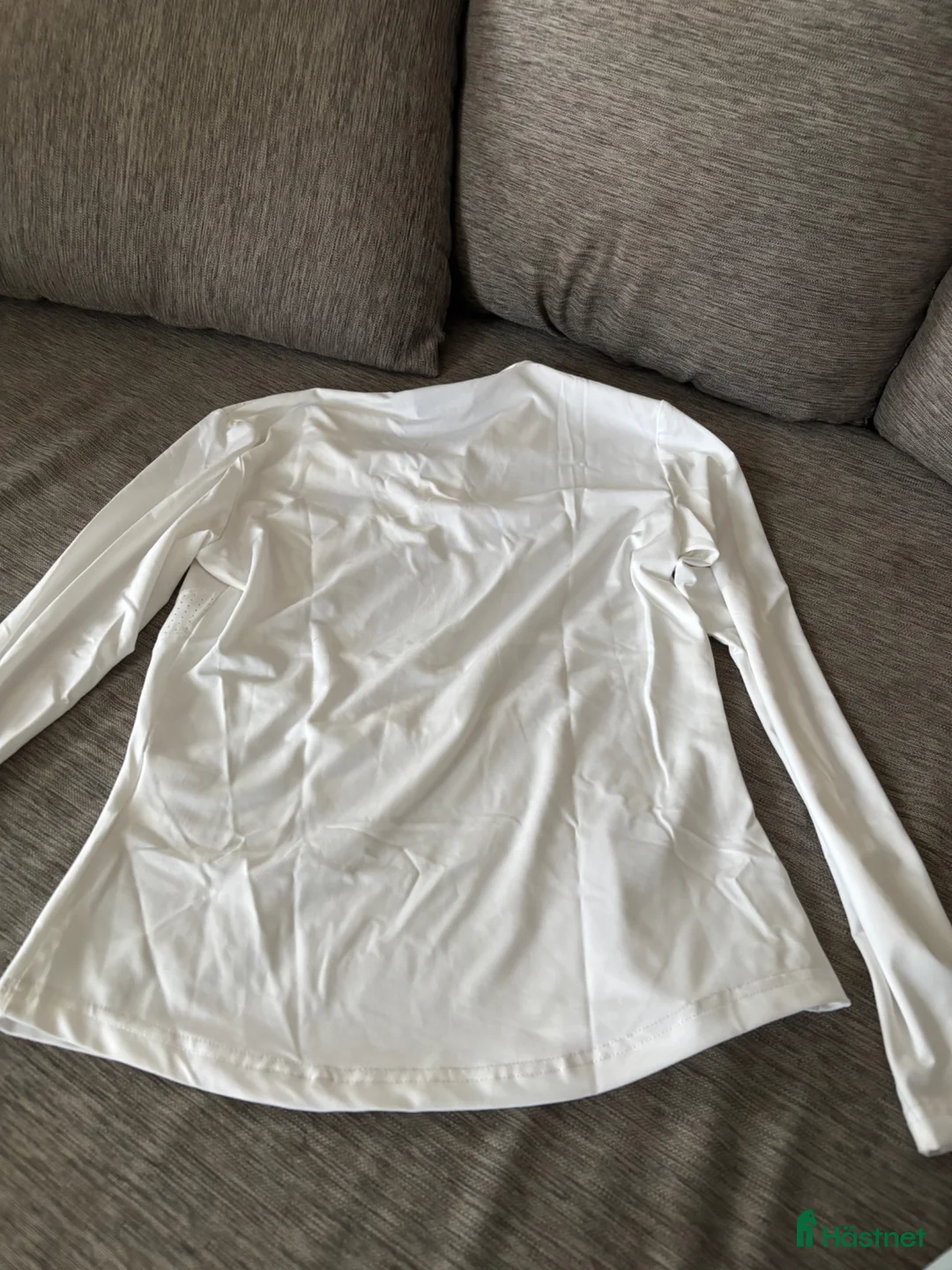 Övrigt Ridkläder ryttarutrustning till salu: Vit ridtröja - Annons 6