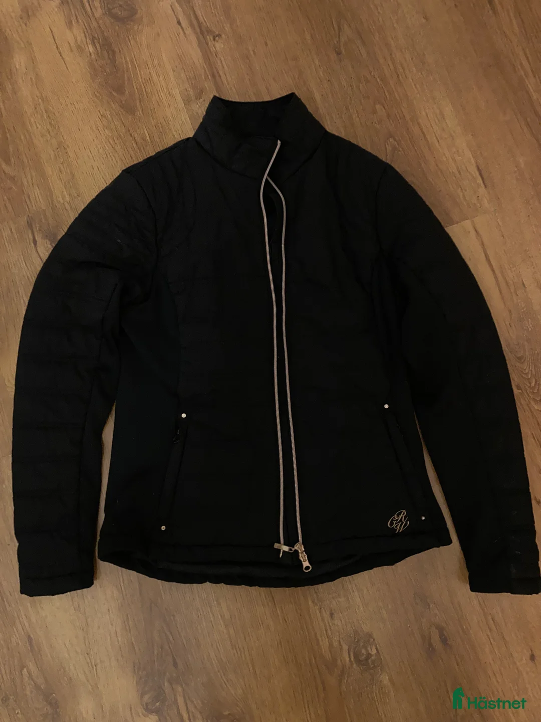 Jackor & Kavajer ryttarutrustning till salu: Dunjacka från Schockemöhle och Crw - Annons 4