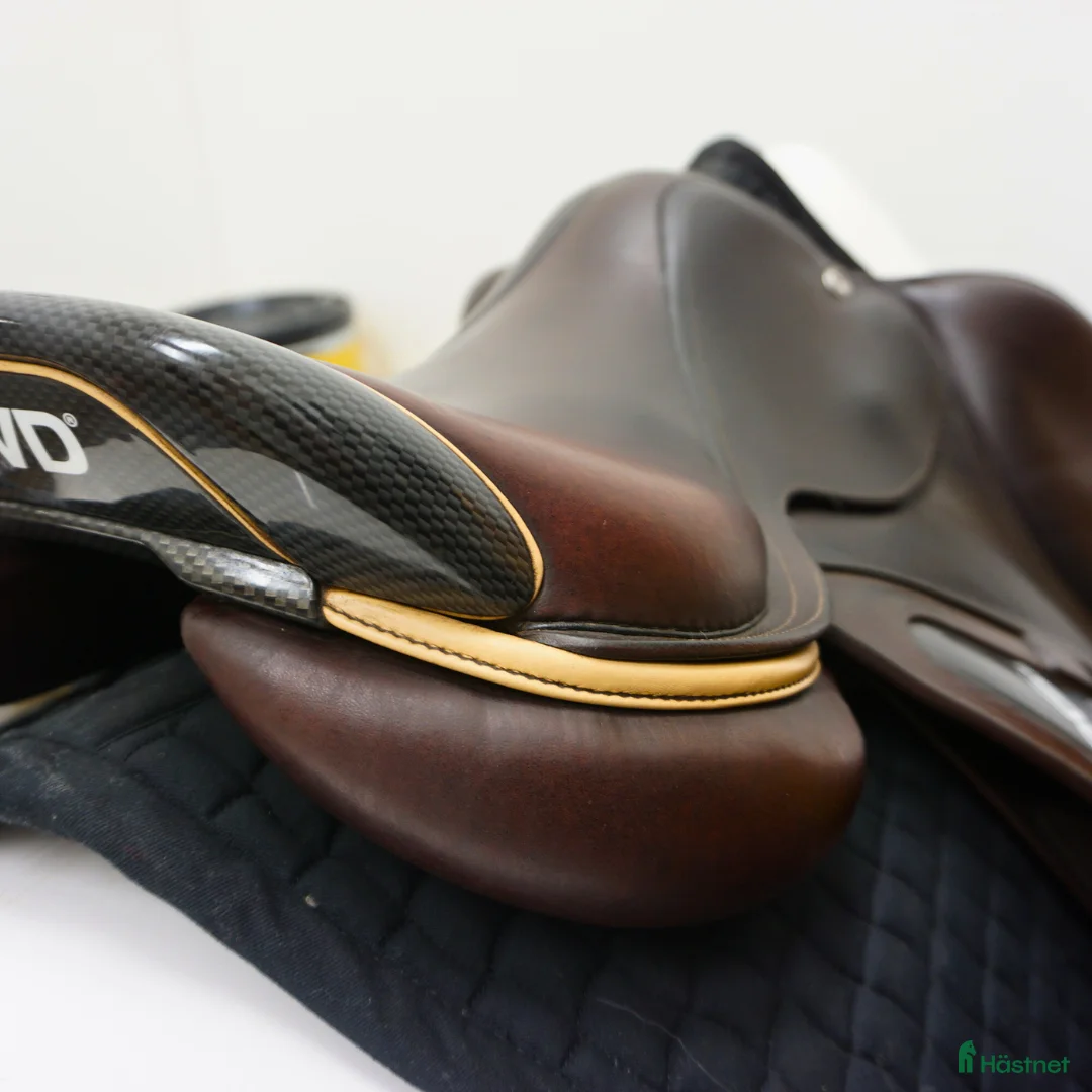 Sadlar hästutrustning till salu: CWD 2Gs 17,5" från 2020 i Upplands Väsby - Annons 4