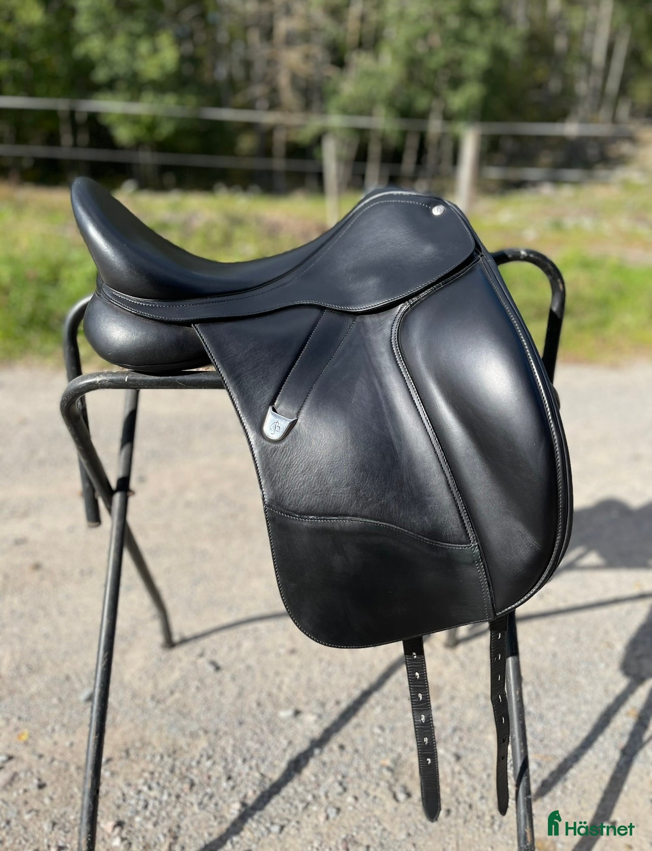 Sadlar hästutrustning Bates de luxe 17,5” - Annons 9