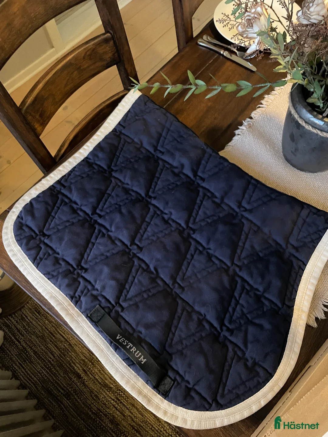 Schabrak & Vojlockar hästutrustning till salu: Marinblått vestrum - Annons 2