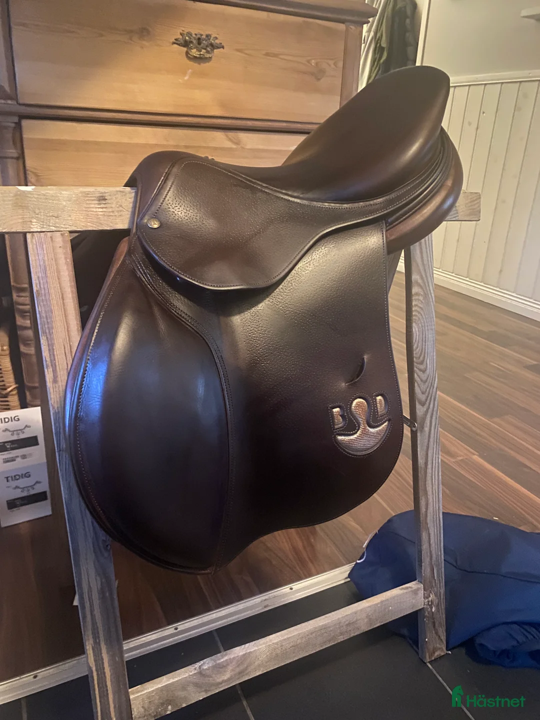 Sadlar hästutrustning till salu: Bruno Delgrange sadel för den långa! i Kil - Annons 1