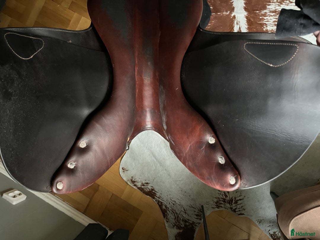 Sadlar hästutrustning till salu: Exclusive hoppsadel I premium klass i Kinnahult - Annons 4