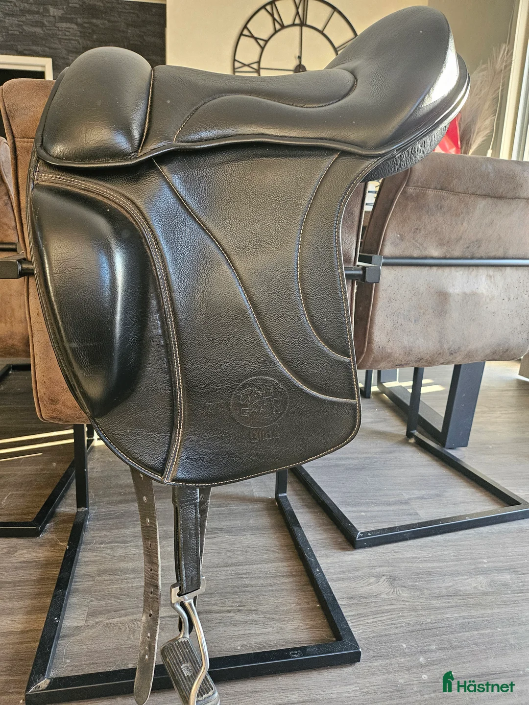 Sadlar hästutrustning till salu: Hr Blida 17.5" bomlös - Annons 1