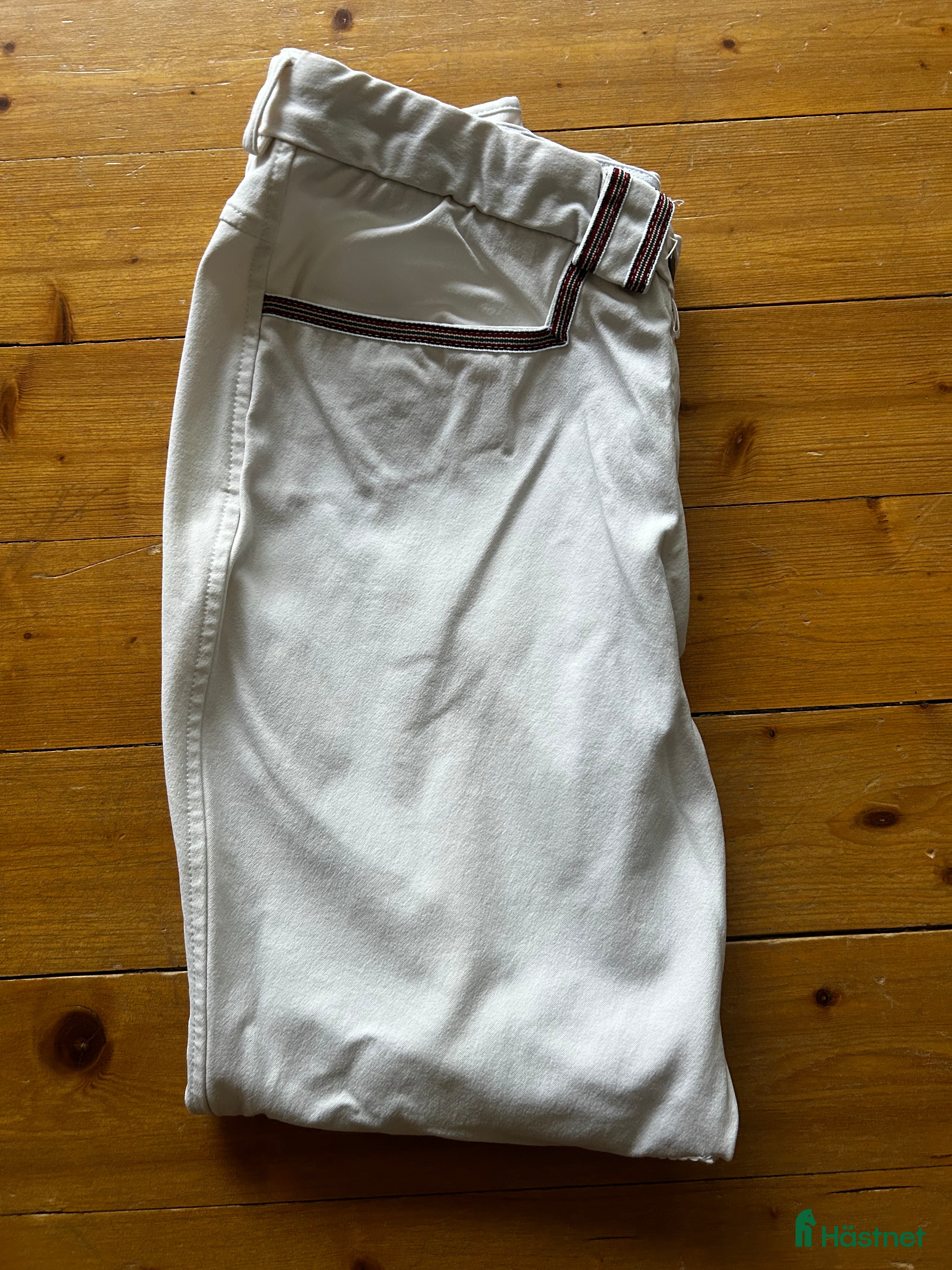 Ridbyxor ryttarutrustning till salu: Kingsland vita ridbyxor strl XL i Enköping - Annons 2