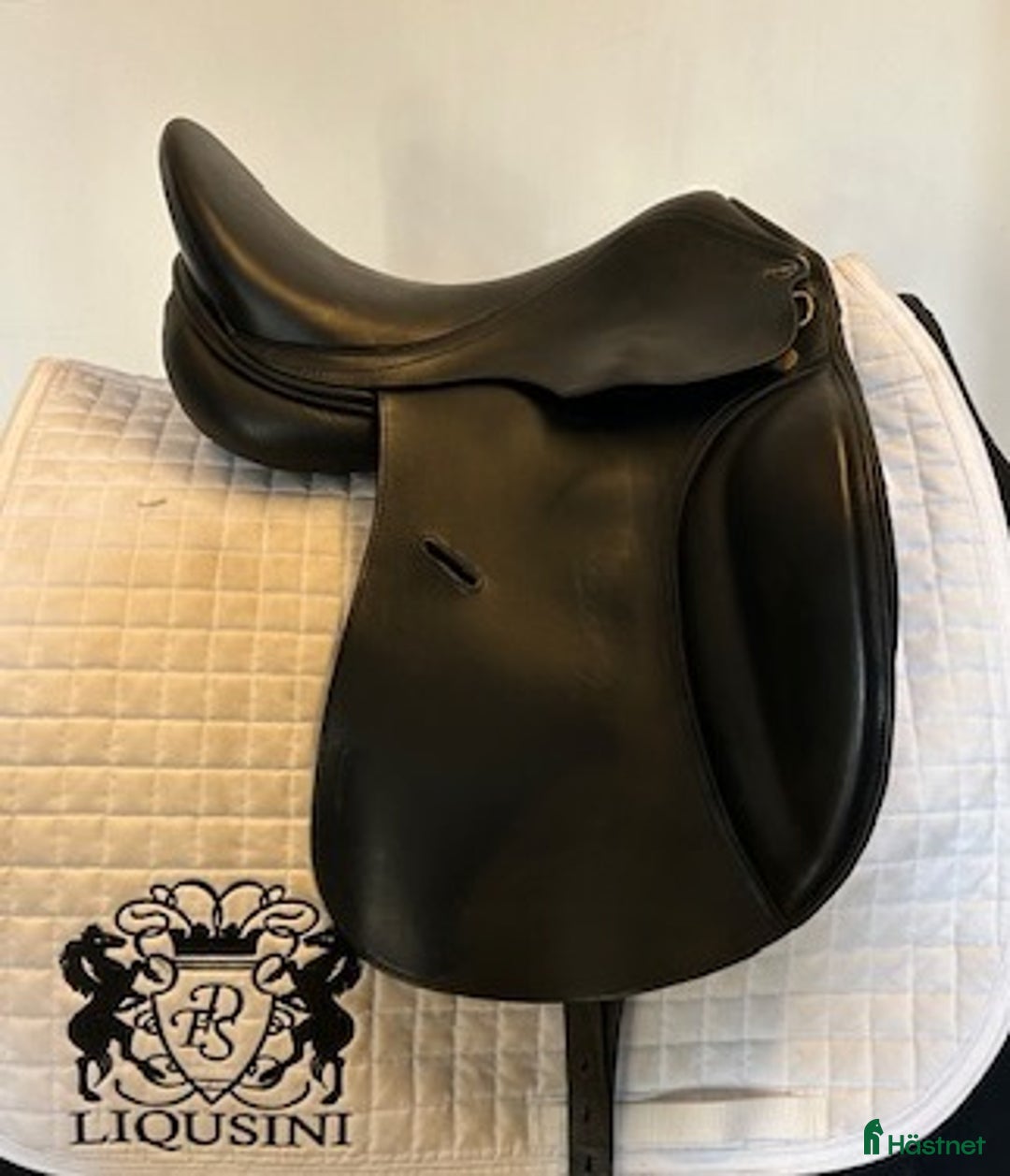 Sadlar hästutrustning till salu: Dressyrsadel Globus Crincle i Uppsala - Annons 1