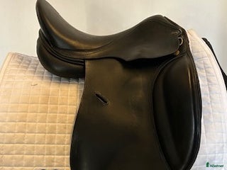 Sadlar hästutrustning till salu: Dressyrsadel Globus Crincle i Uppsala - Annons 2