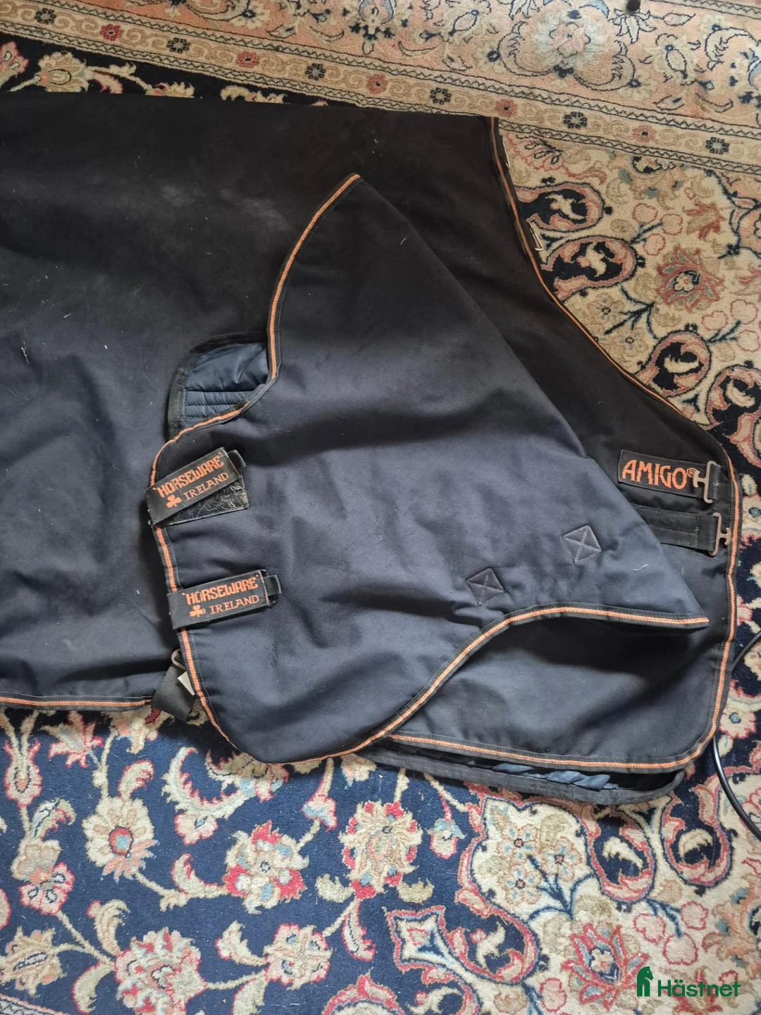 Täcken hästutrustning till salu: Utetäcke m hals HW amigo 125 cm - Annons 1