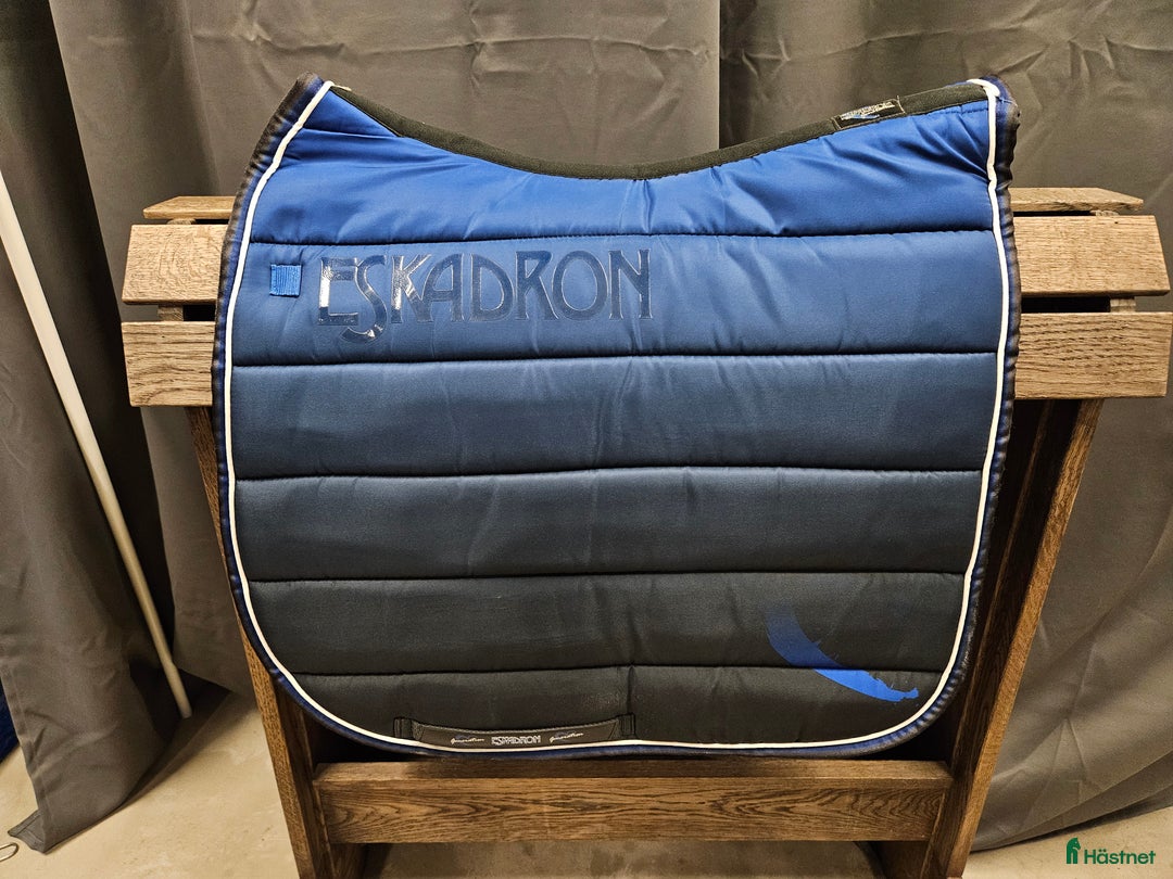 Schabrak & Vojlockar hästutrustning till salu: Schabrak, full, Eskadron i Gällivare - Annons 1