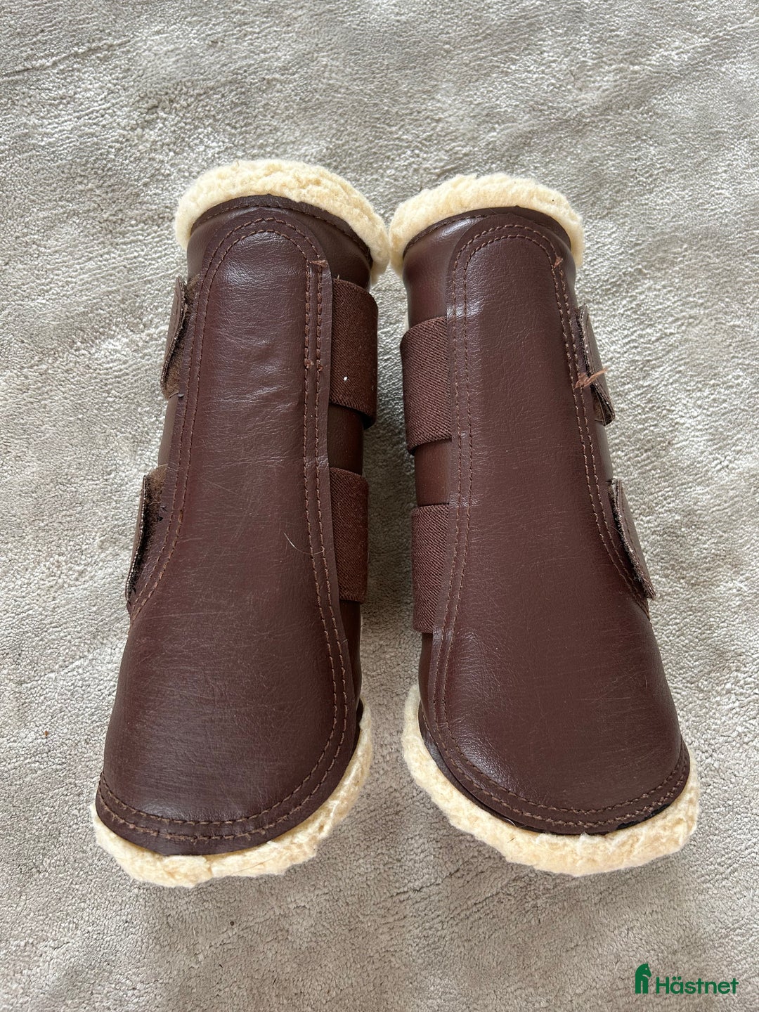 Benskydd hästutrustning till salu: Fluffiga benskydd M i Nynäshamn - Annons 2