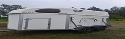 Hästtransporter  fordon & transport till salu: Cheval liberte nyrenoverad  - Annons 1