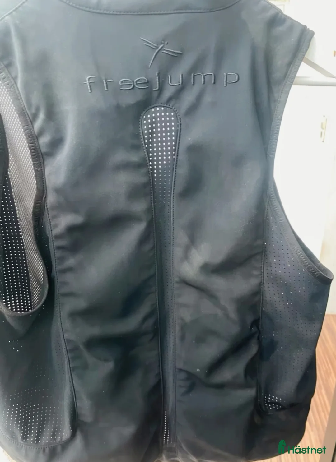 Säkerhetsvästar ryttarutrustning till salu: Freejump Airbagväst M Regular - Annons 2