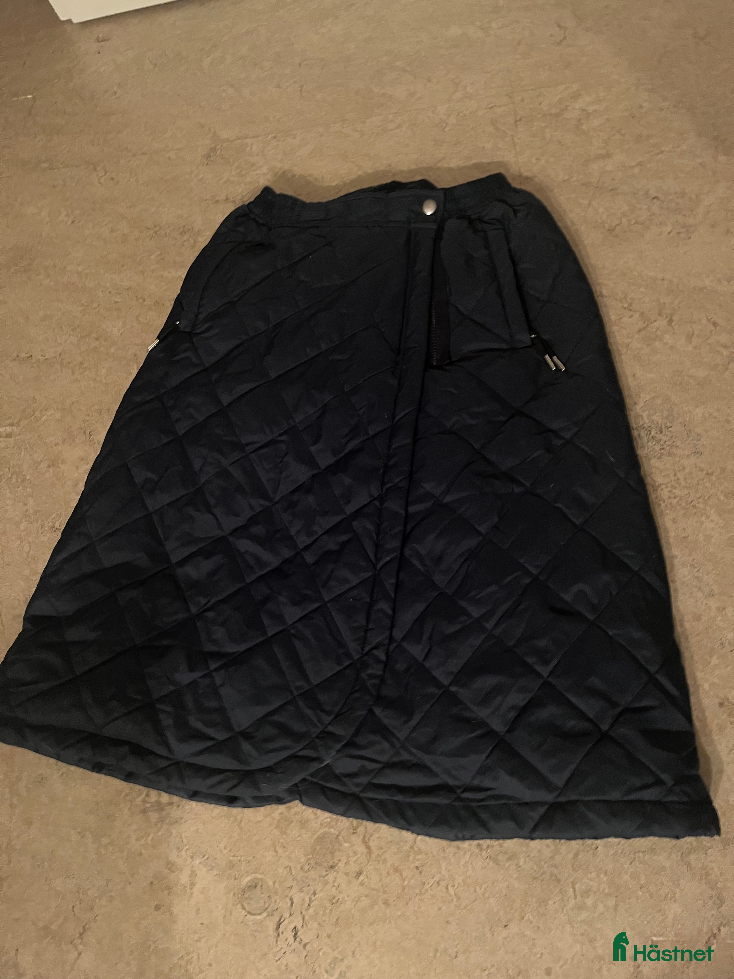 Övrigt Ridkläder ryttarutrustning till salu: Marinblå ridkjol från CRW⭐️ i Gemla - Annons 4