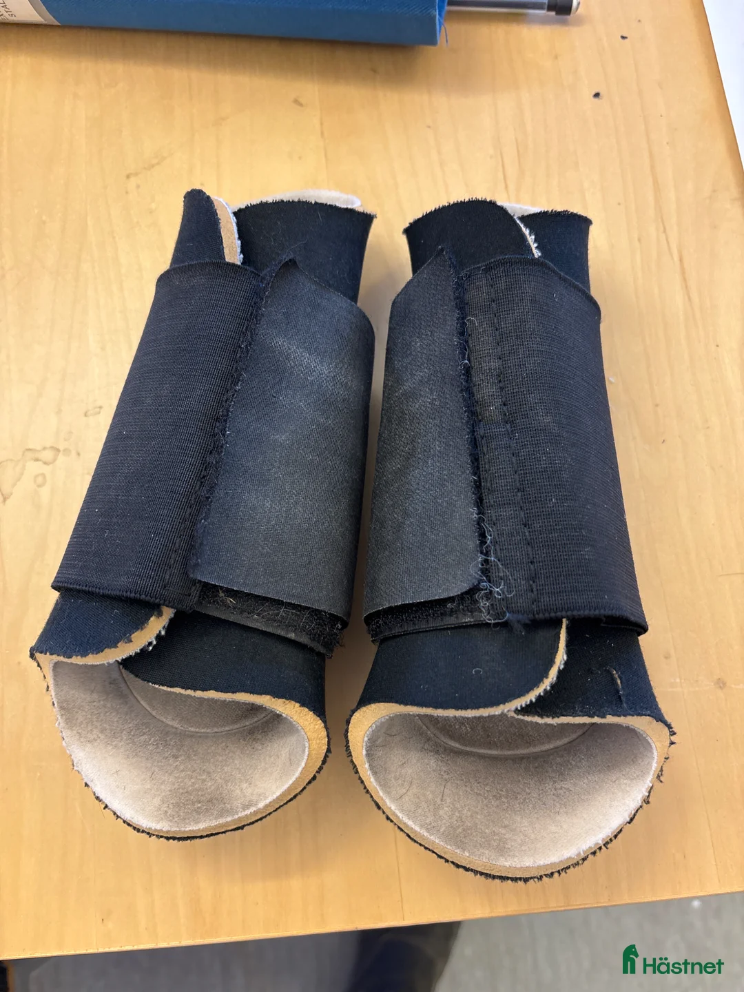 Benskydd hästutrustning till salu: Svarta Eskadron skydd till mindre ponny - Annons 2