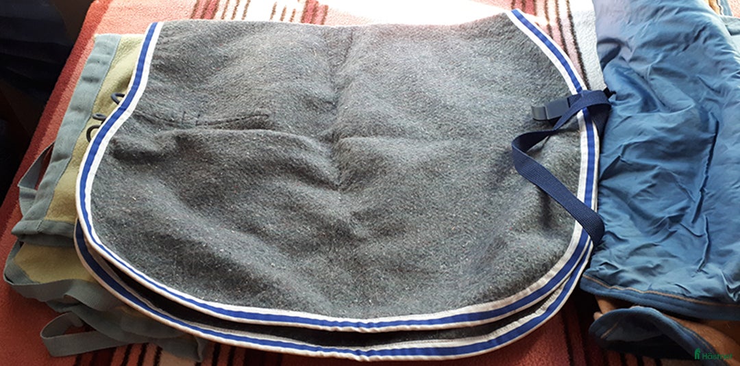 Täcken hästutrustning till salu: Ländtäcken stl Ponny - 3 st totalt 40 kr i Tomelilla - Annons 2