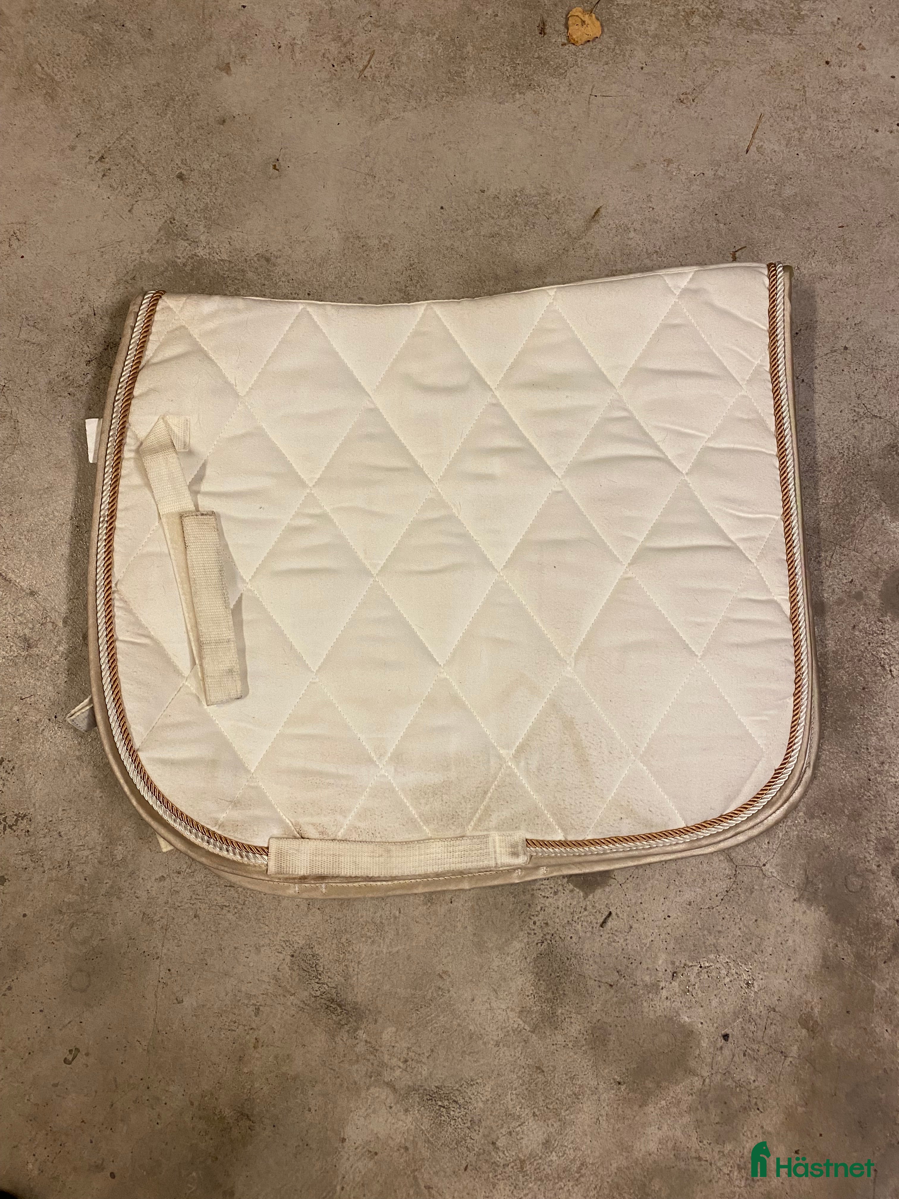 Schabrak & Vojlockar hästutrustning Vitt Fairfield schabrak 💗 i Hammarö - Annons 18