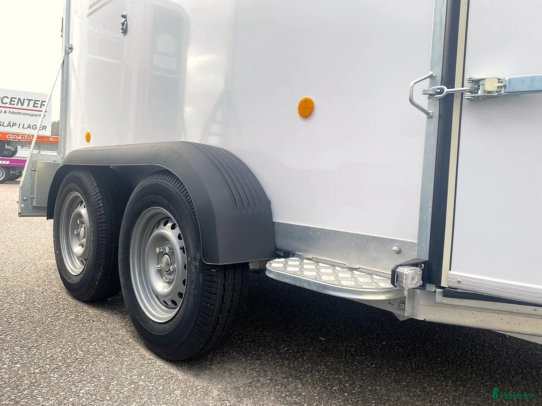 Hästtransporter  fordon & transport till salu: Diagonallastad Fautras Oblic+2 för 2 hästar i Kvicksund - Annons 26