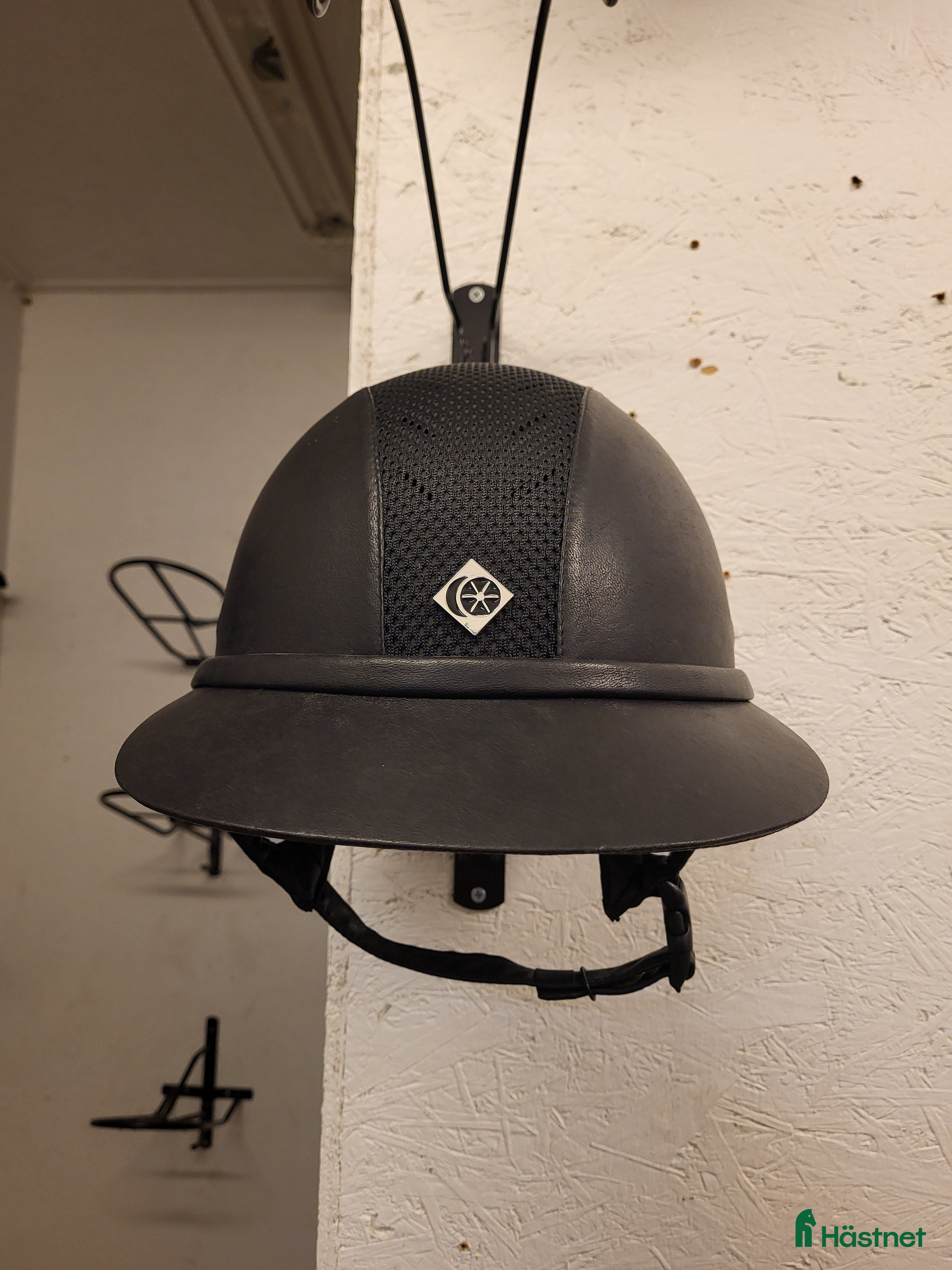 Hjälmar ryttarutrustning till salu: Charles owen sp8 plus i Boden - Annons 1