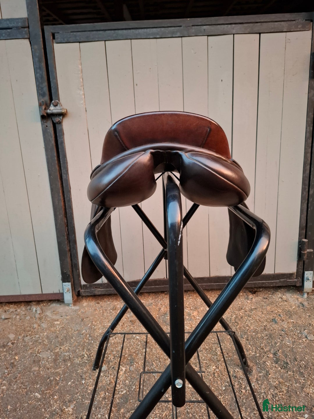 Sadlar hästutrustning till salu: Trevlig hoppsadel i Fritsla - Annons 4