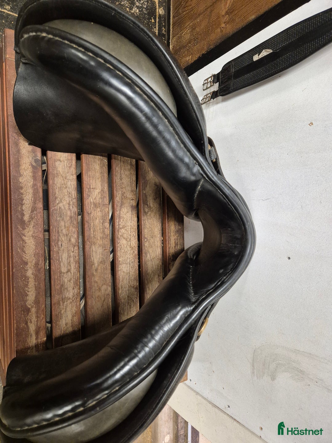 Sadlar hästutrustning till salu: Svart 17" 36 Globus Loke i Ullånger - Annons 4