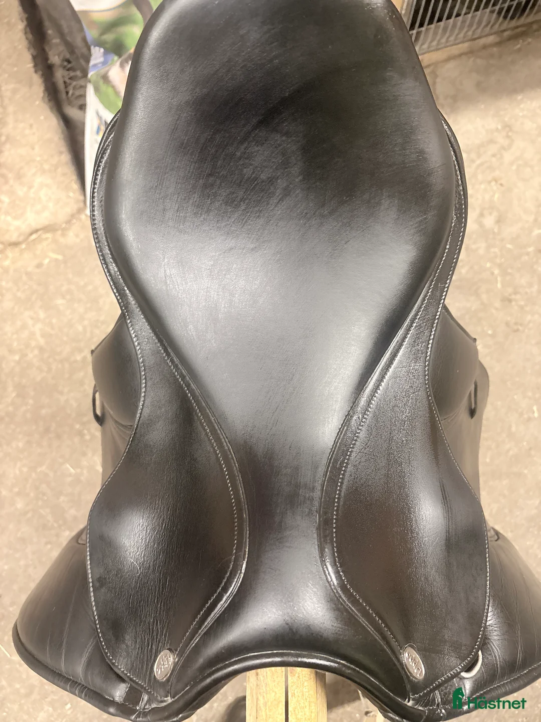 Sadlar hästutrustning till salu: Lippo dressyrsadel i Köping - Annons 6