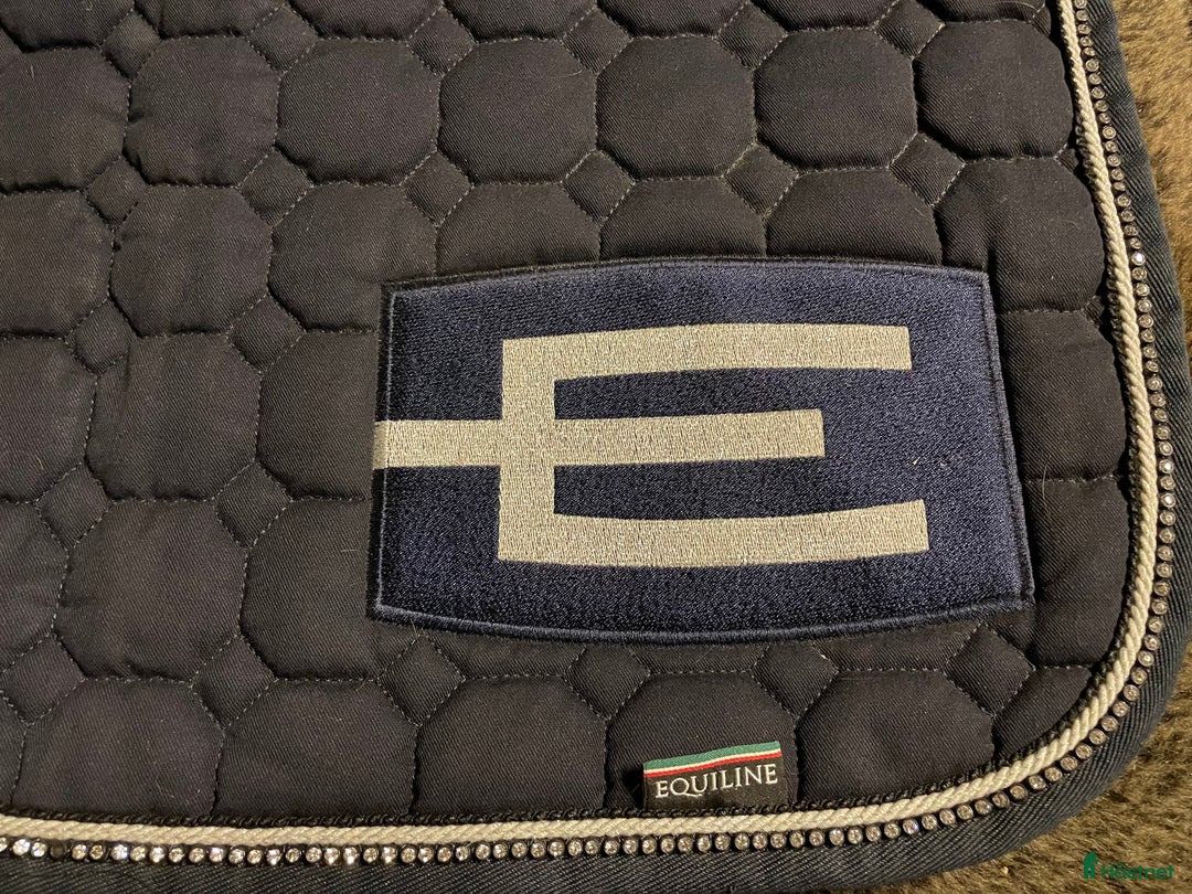 Schabrak & Vojlockar hästutrustning till salu: E-logga schabrak marinblå med swarovski i Onsala - Annons 2