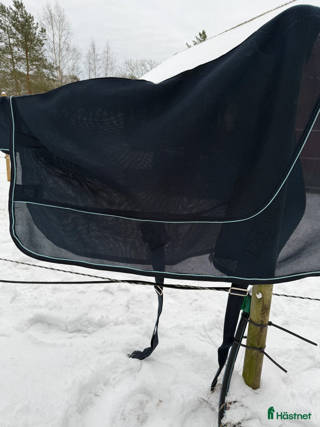 Täcken hästutrustning till salu: Super snyggt fleectäcke i Värmdö - Annons 3