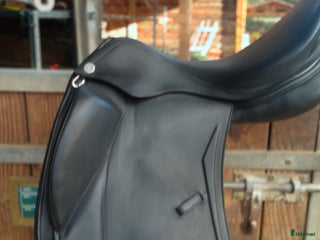 Sadlar hästutrustning till salu: Prestige Monza almost new i Stockholm - Annons 24