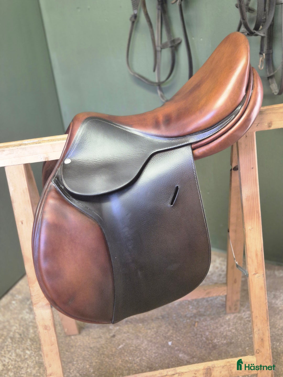 Sadlar hästutrustning till salu: Butet i toppskick, besiktigad av sadelmakare! i Strömsholm - Annons 1