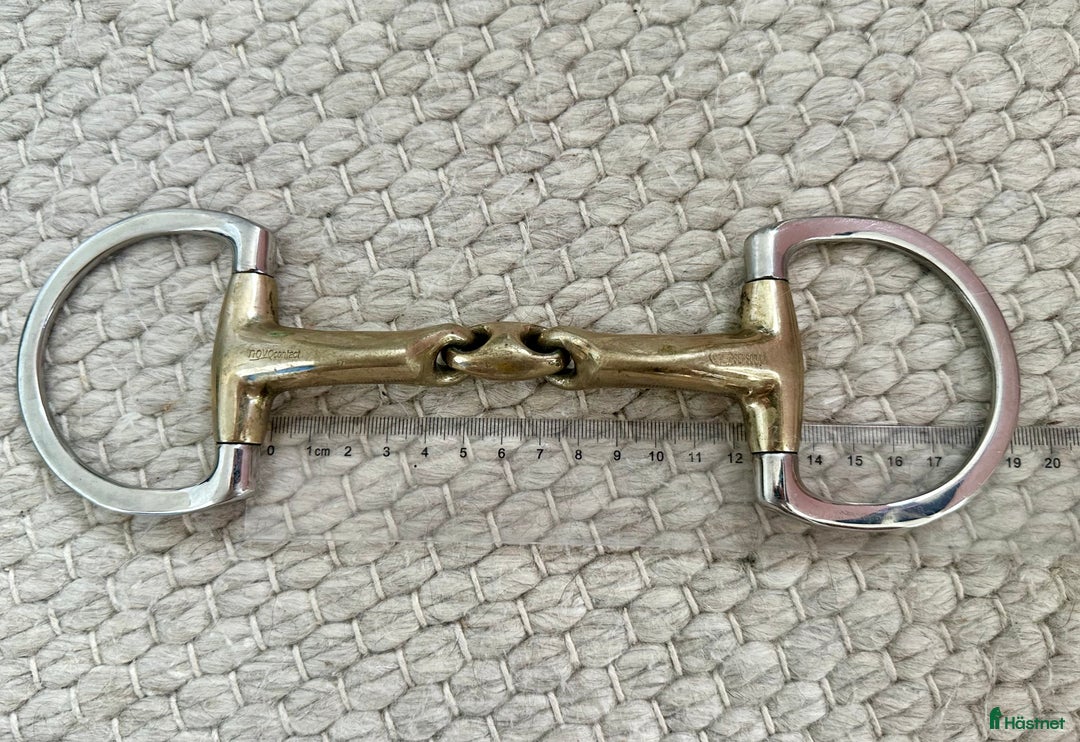 Bett hästutrustning till salu: Sprenger bett, 3-delat, fasta D-ringar 12,5 i Sundbyberg - Annons 1