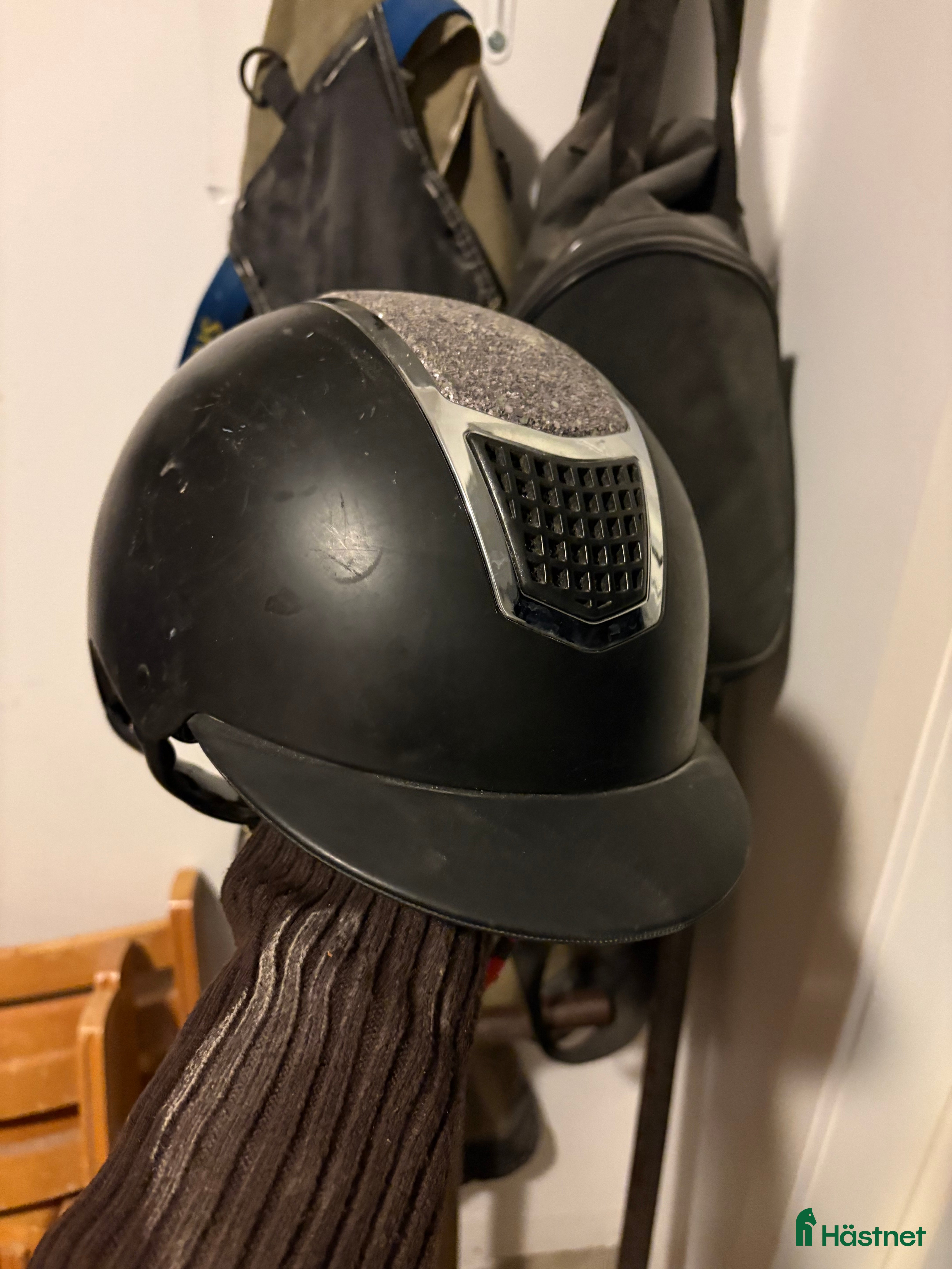 Hjälmar ryttarutrustning till salu: Begagnad hjälm i Dvärsätt - Annons 16