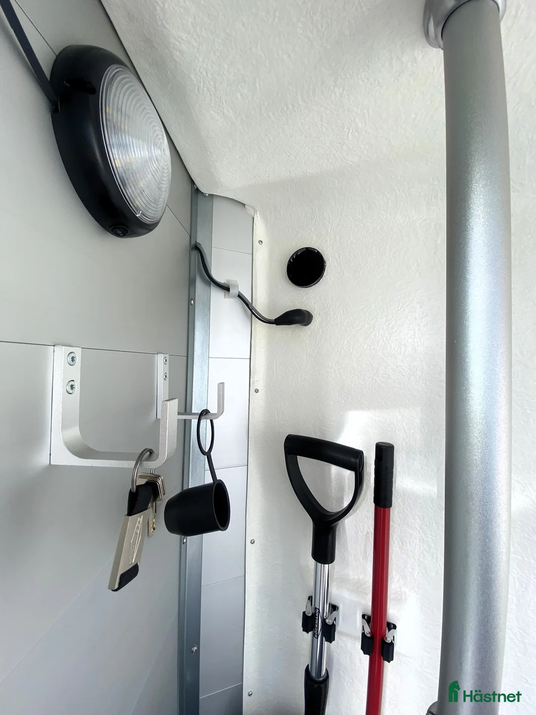 Hästtransporter  fordon & transport till salu: 1,5-hästars + sadelkammare -Kvalitet till bra pris i Kvicksund - Annons 5