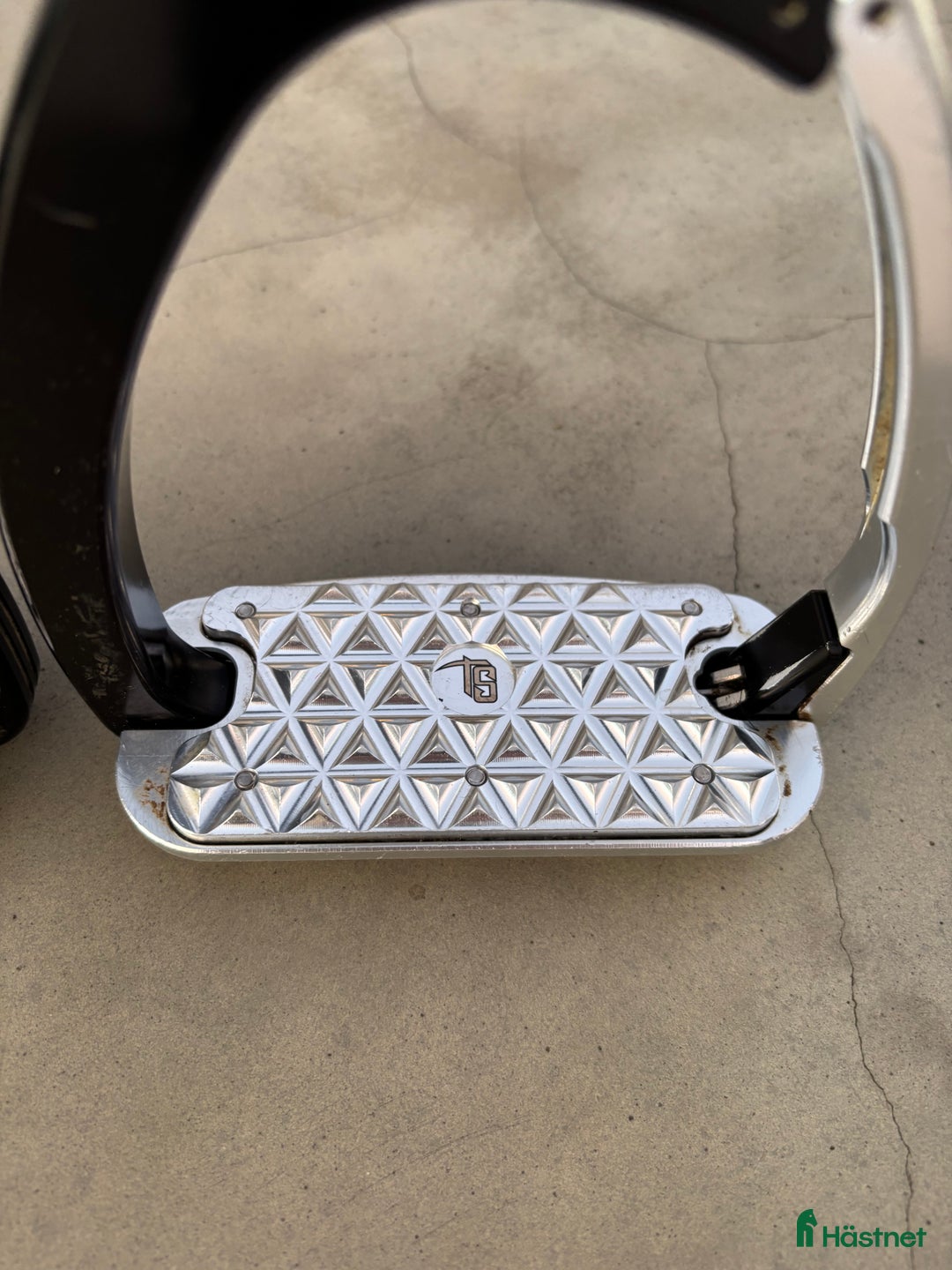 Stigbyglar hästutrustning till salu: Fina Tech Stirrups stigbyglar Svart/Silver i Viken - Annons 5