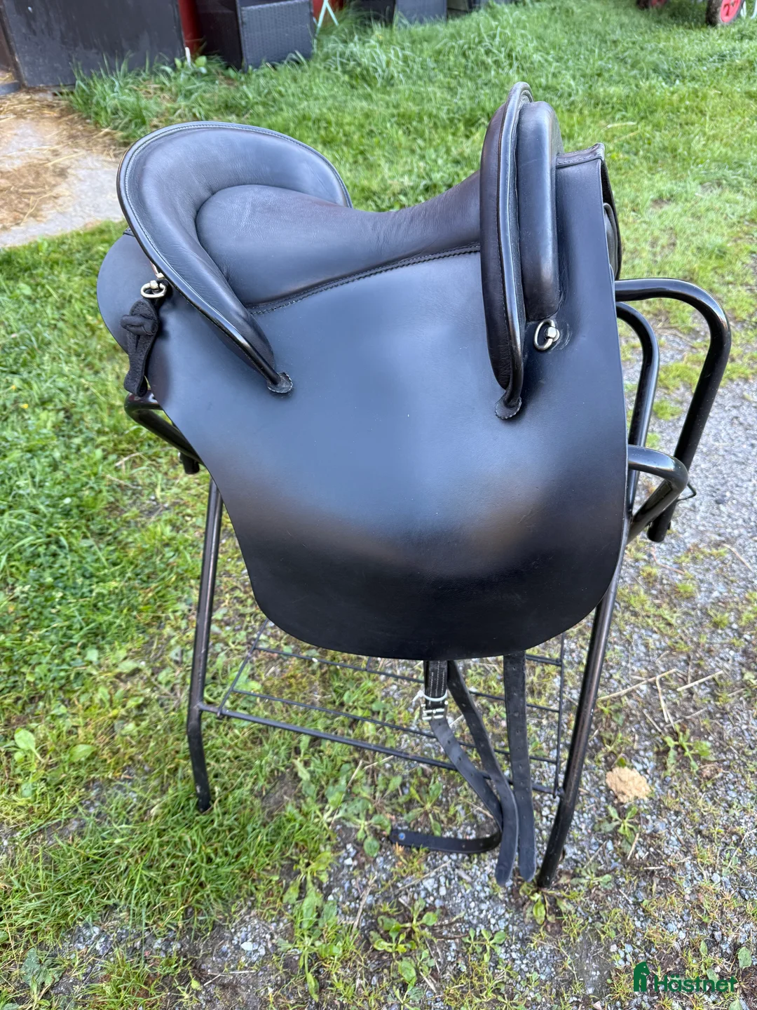 Sadlar hästutrustning till salu: Amazonas akademisk  Dressyr sadel  i Ärla - Annons 3