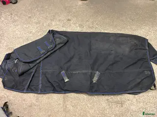 Täcken hästutrustning Lippo 200g med hals i Borås - Annons 13