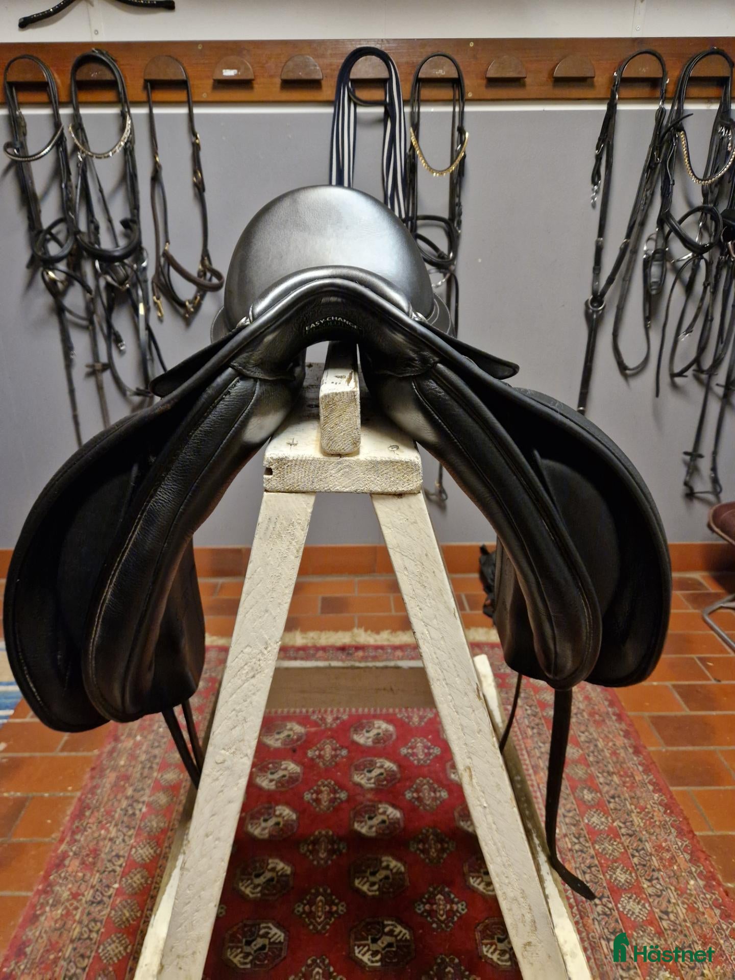 Sadlar hästutrustning Välvårdad Bates Dressage 17,5"  - Annons 2