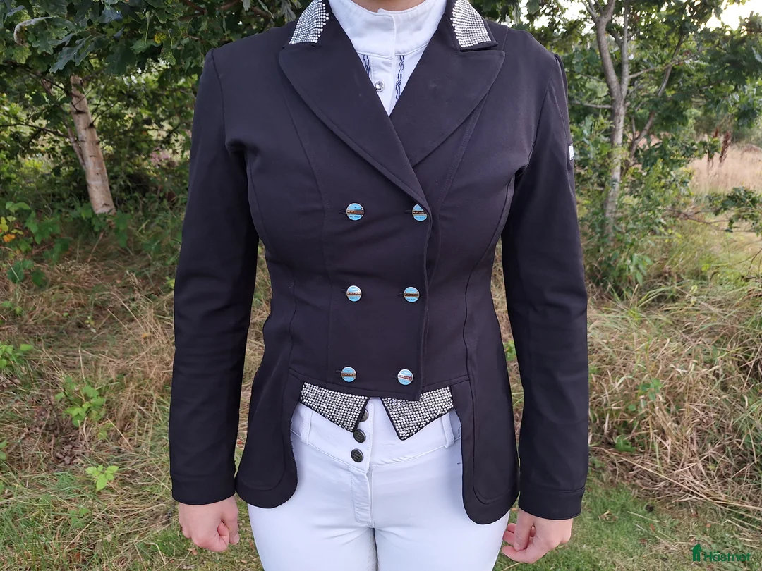 Jackor & Kavajer ryttarutrustning till salu: Animo Minifrack / Frankett - Annons 2