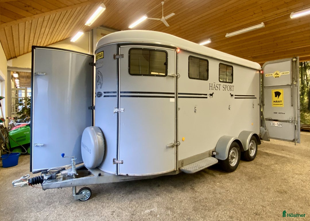 Hästtransporter  fordon & transport till salu: Diagonallastad 3-hästars Fautras i Kvicksund - Annons 1