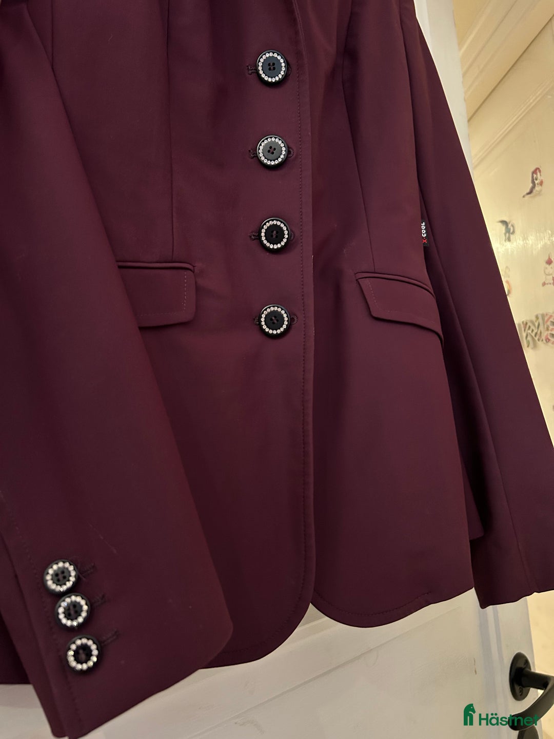 Jackor & Kavajer ryttarutrustning till salu: Vinröd equiline kavaj i Ytterby - Annons 2