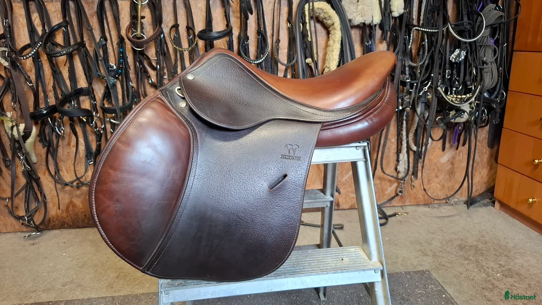 Sadlar hästutrustning till salu: Antares Altair 16.5tum/1N  i Tjällmo - Annons 1