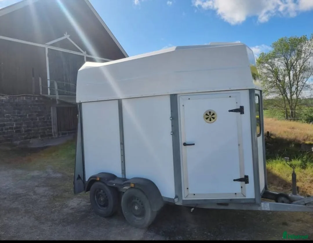 Hästtransporter  fordon & transport till salu: Totalrenoverad värmlandsvagn i väldigt fint skick! i Norrköping - Annons 1
