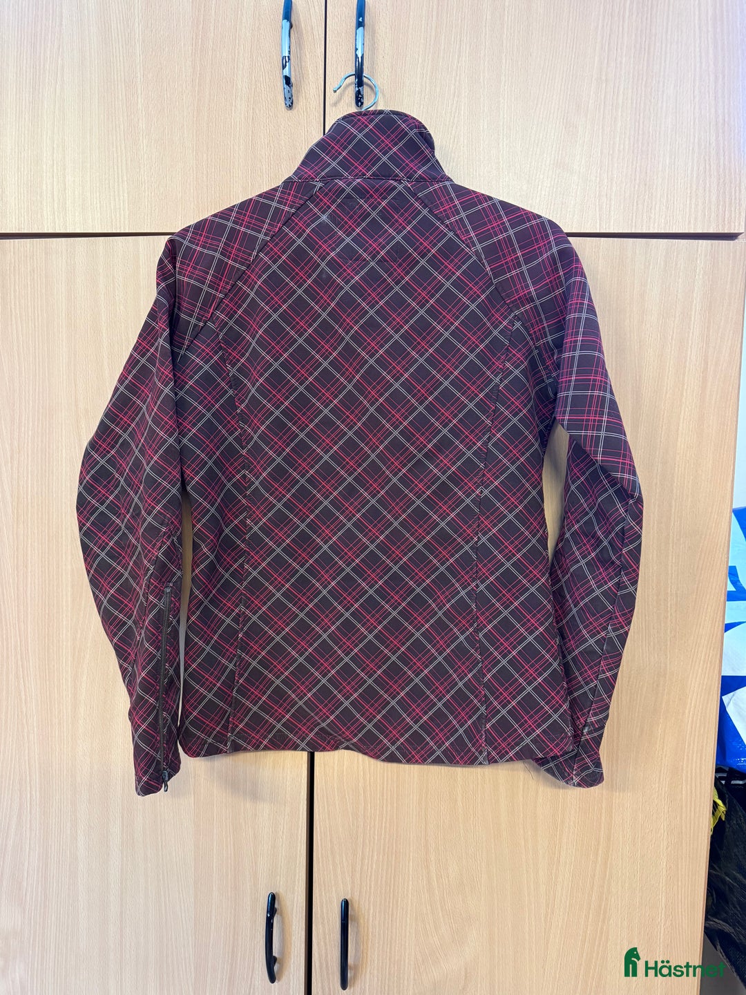 Jackor & Kavajer ryttarutrustning till salu: Ridjacka från Horseware i Vendelsö - Annons 3